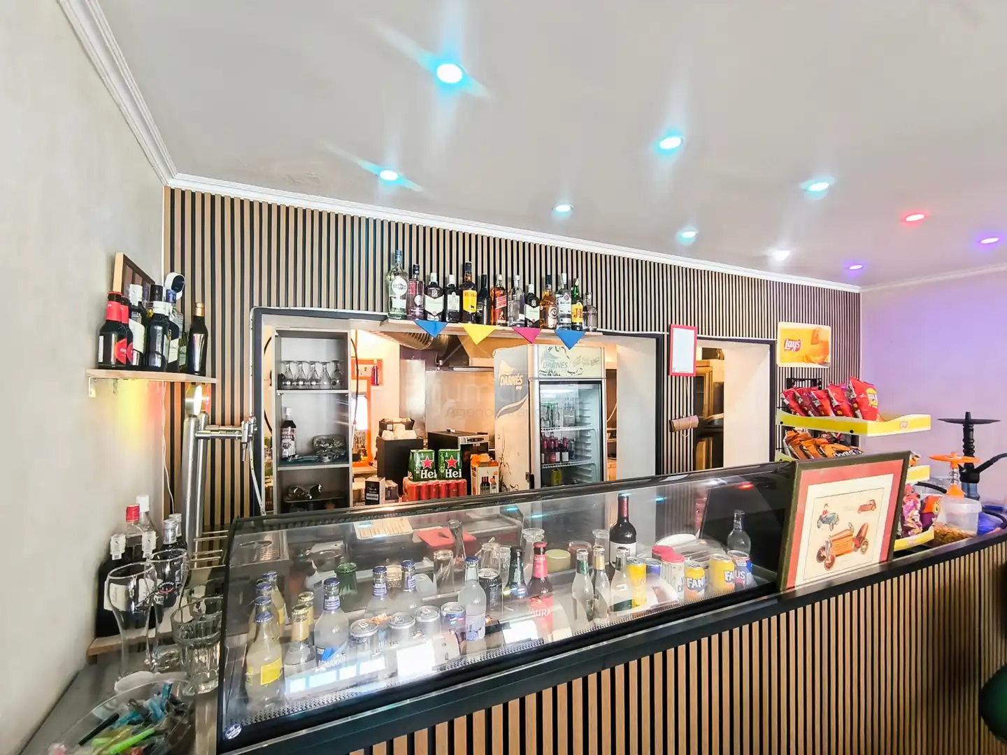 Se vende local y fondo de comercio, barrestaurante totalmente renovado en Empuriabrava.Tiene una superficie de 135 m, con comedor,, imatge 4