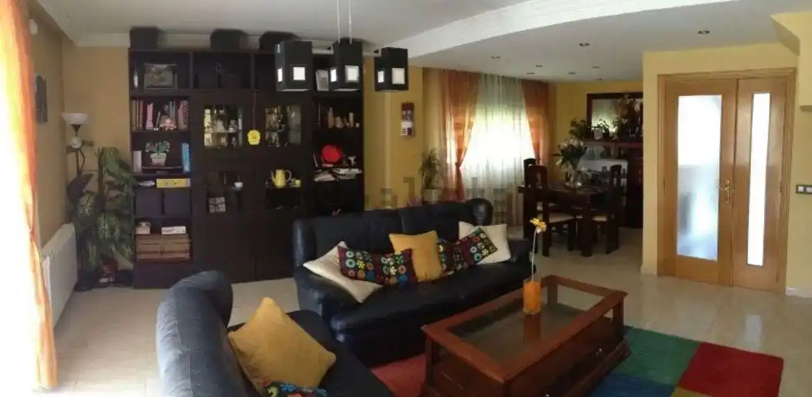 Sala d'estar de Casa o xalet en venda en Magaz de Pisuerga amb Piscina i Balcó