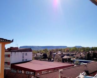 Vista exterior de Pis en venda en Salas de los Infantes amb Calefacció i Terrassa