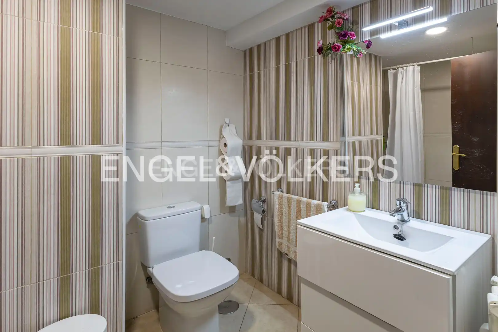 Bathroom of Flat for sale in Madrid  with Heating, Parquet flooring and Terrace