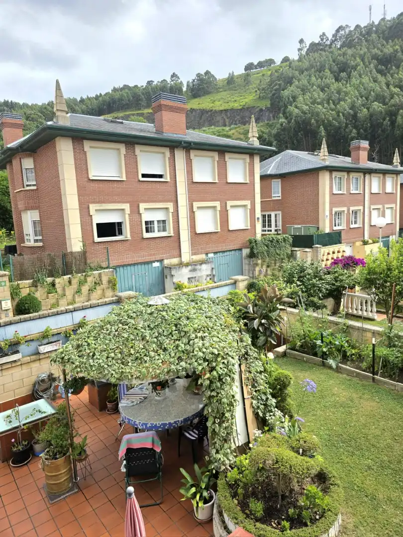Jardín de Casa adosada en venta en Castro-Urdiales con Calefacción, Jardín privado y Terraza