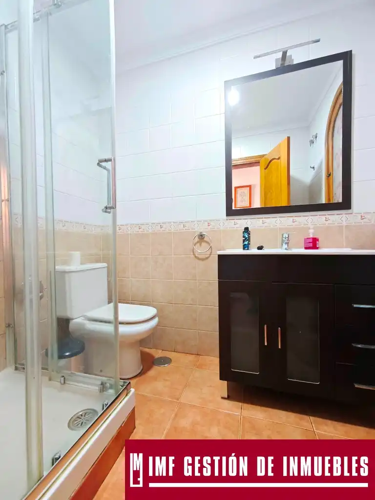 Baño de Casa o chalet en venta en Nerja con Jardín privado, Terraza y Piscina comunitaria