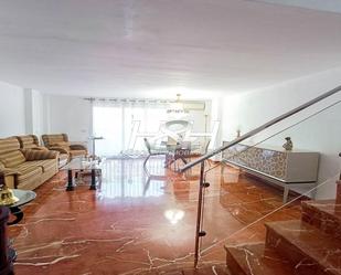 Sala d'estar de Casa adosada en venda en Burjassot amb Aire condicionat, Calefacció i Parquet