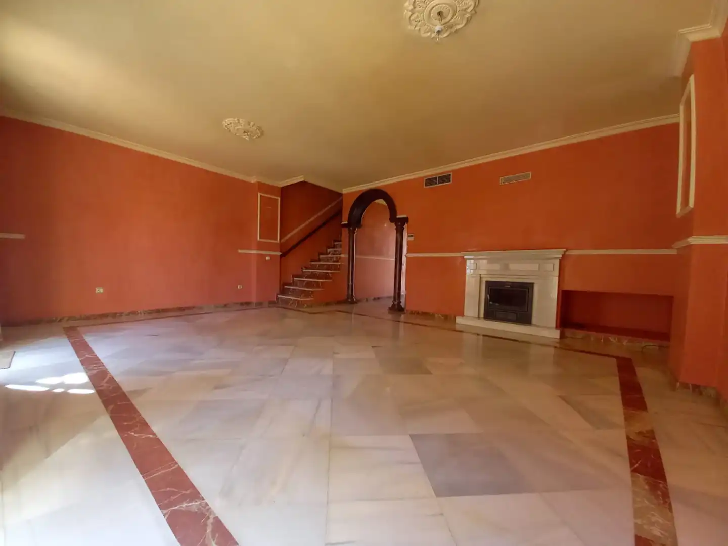 Casa adosada en venta en Huelva con Aire acondicionado, Calefacción y Jardín privado