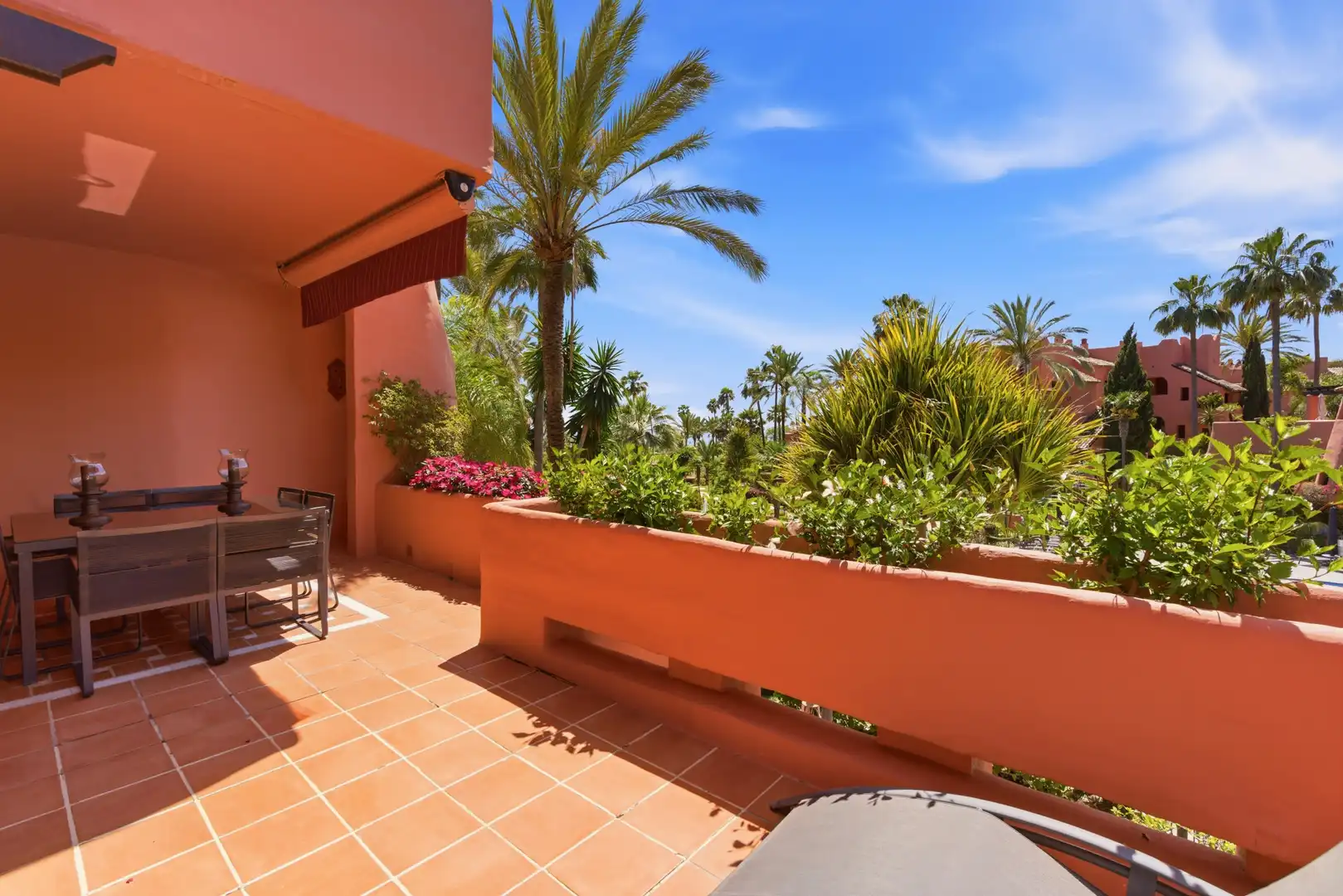 Terrasse von Wohnungen zum Verkauf in Estepona mit Klimaanlage, Heizung und Terrasse
