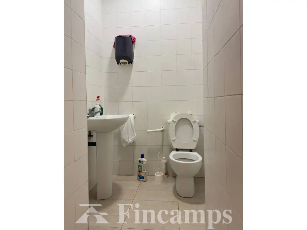 Badezimmer von Fabrikhallen zur Miete in Sabadell mit Heizung und Alarm