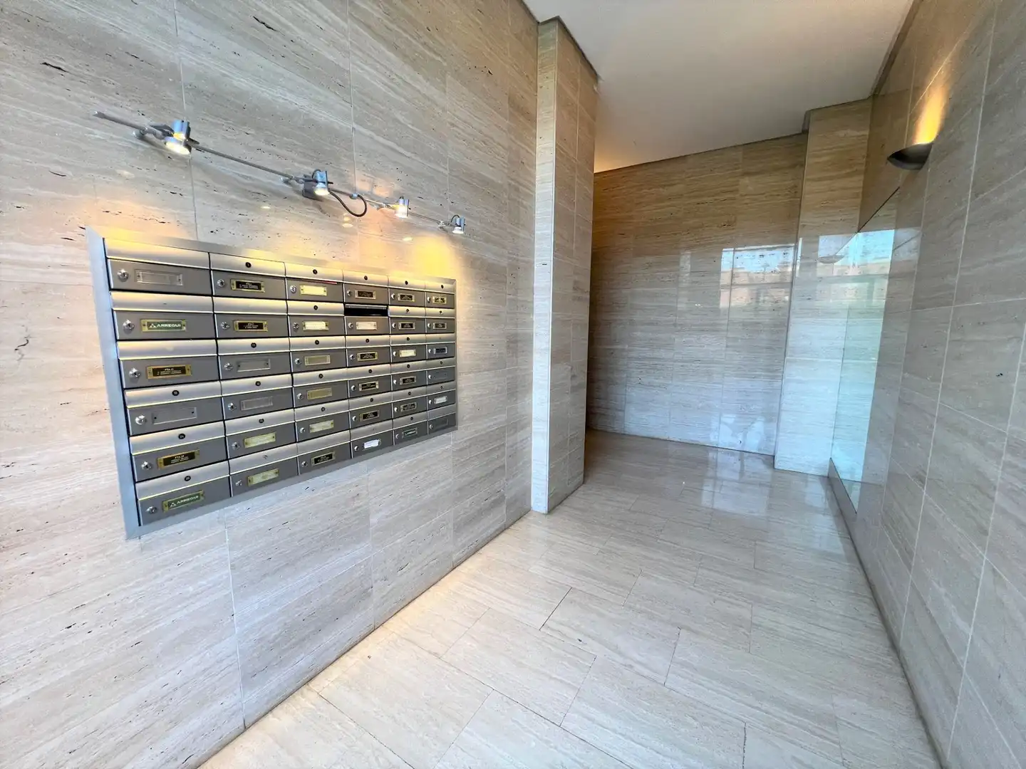 Flat for rent in Valencia  with Air Conditioner, Oven and Washing machine