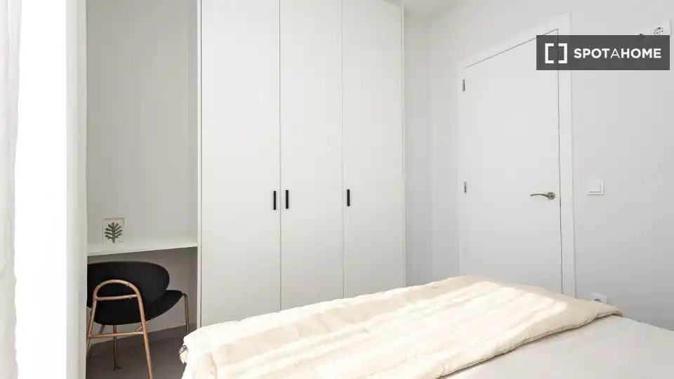 Bedroom of Flat for rent in Valencia  with Air Conditioner, Heating and Furnished