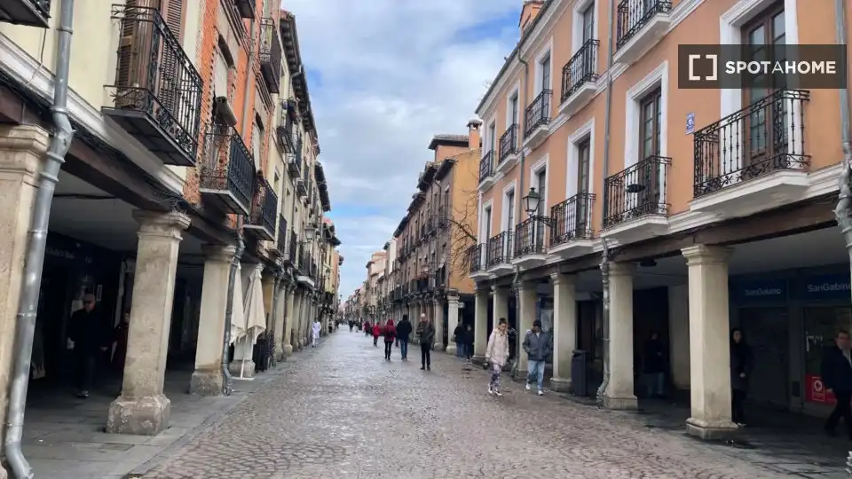 Vista exterior de Apartamento para compartir en Alcalá de Henares con Aire acondicionado, Terraza y Amueblado