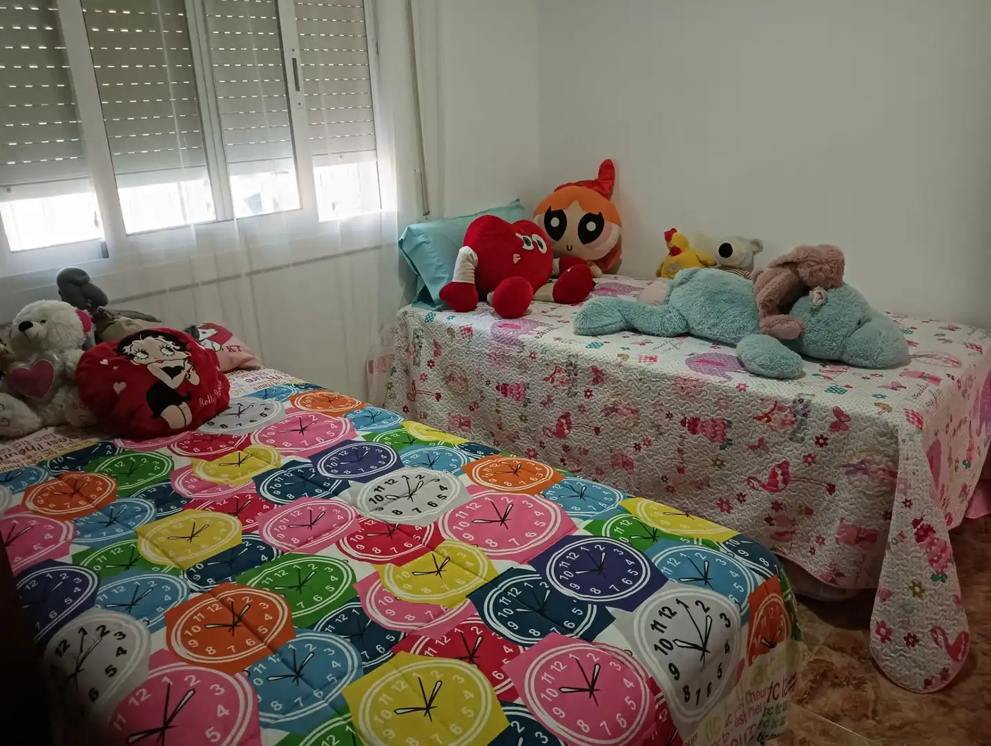 Habitación de Casa adosada en venta en Vilanova i la Geltrú con Aire acondicionado, Calefacción y Jardín privado
