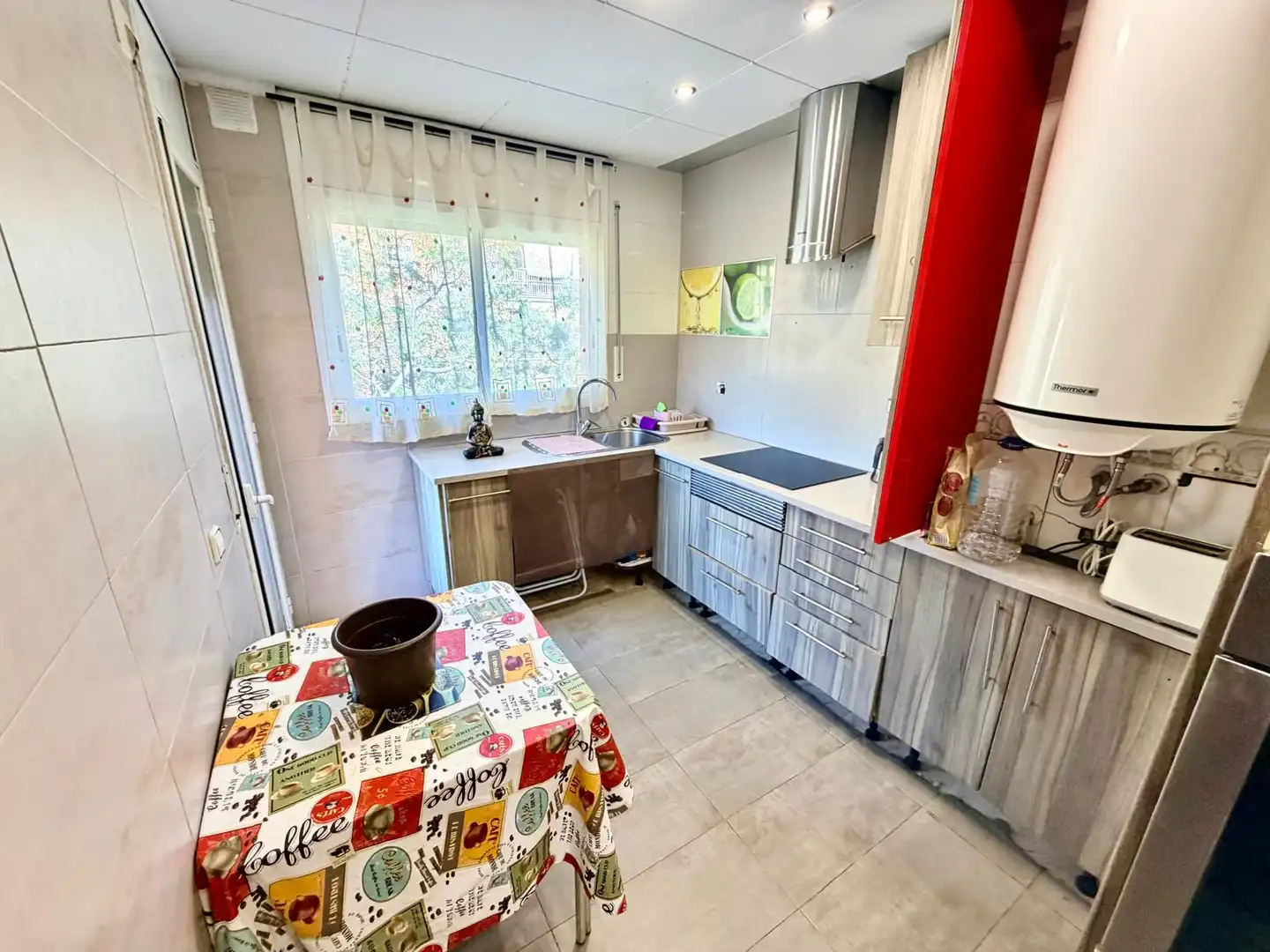 Cocina de Piso en venta en Malgrat de Mar con Parquet, Trastero y Balcón