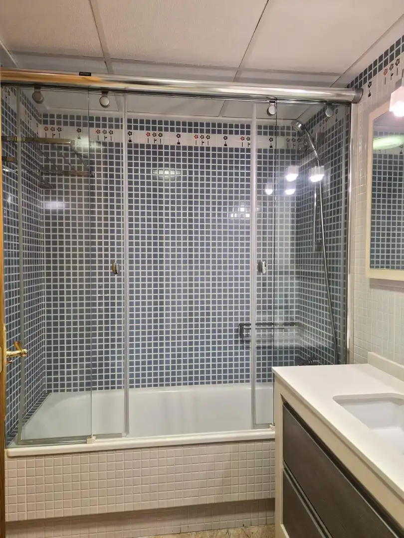 Baño de Piso de alquiler en Molina de Segura con Terraza y Trastero
