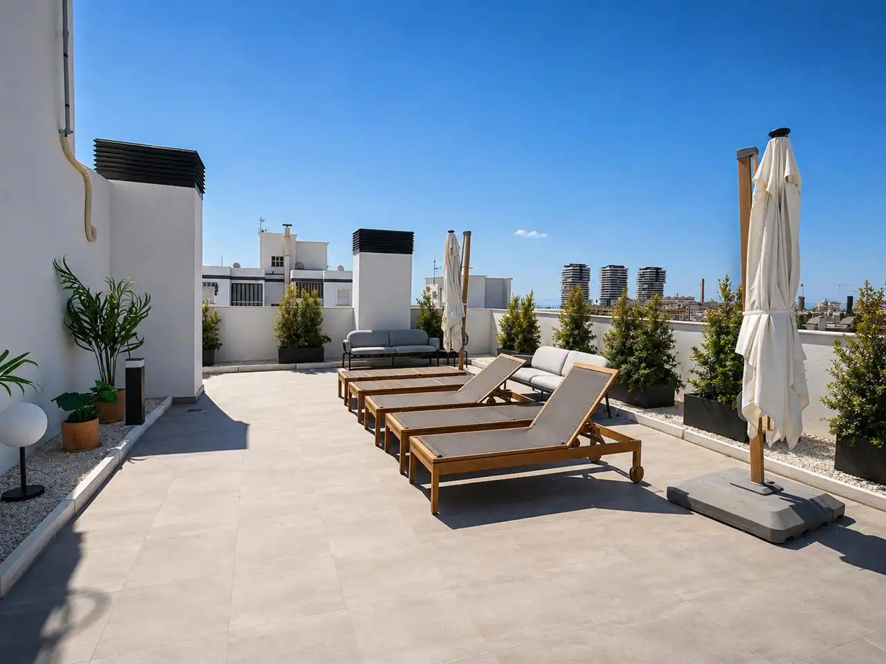 Terrassa de Pis de lloguer en Málaga amb Piscina i Moblat