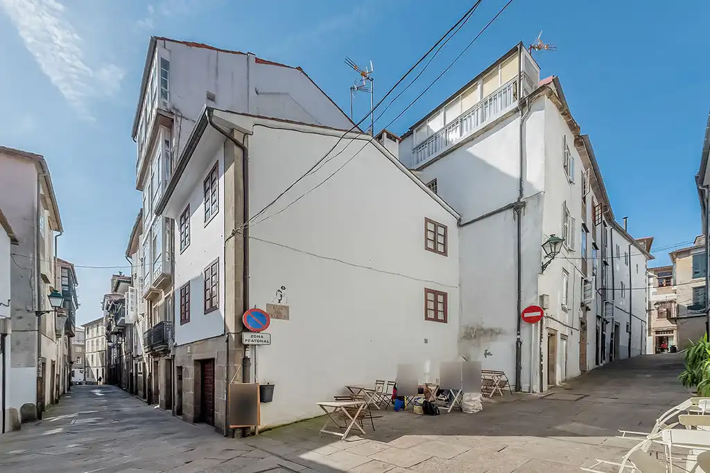 Vista exterior de Local en venda en Santiago de Compostela 