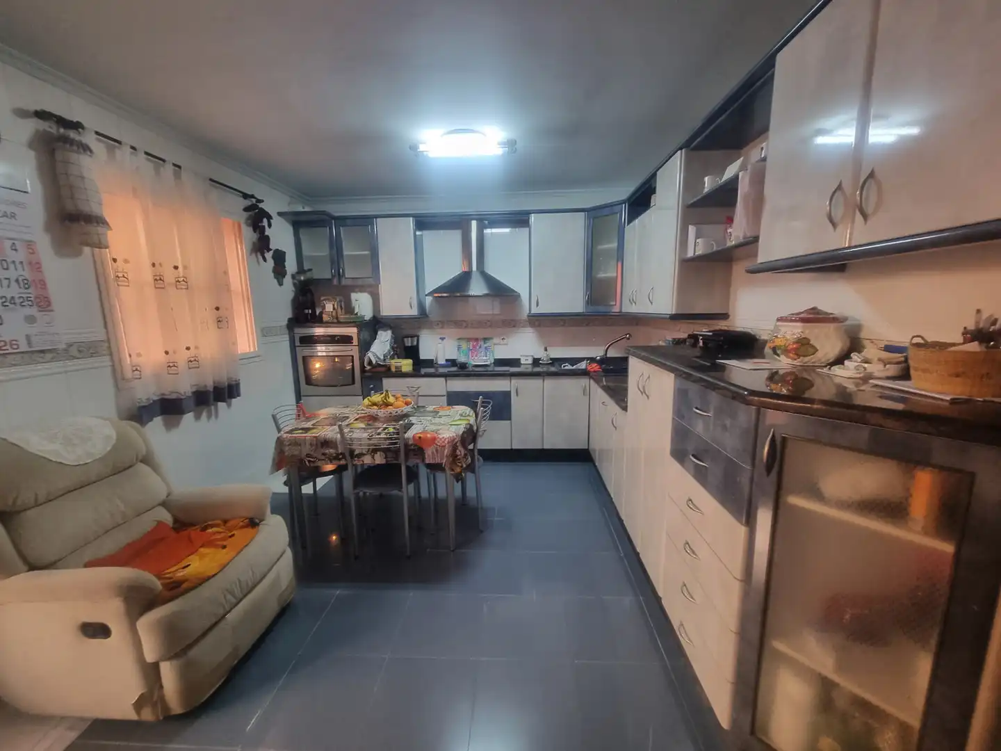 Cuina de Casa o xalet en venda en Almería amb Aire condicionat, Calefacció i Jardí privat