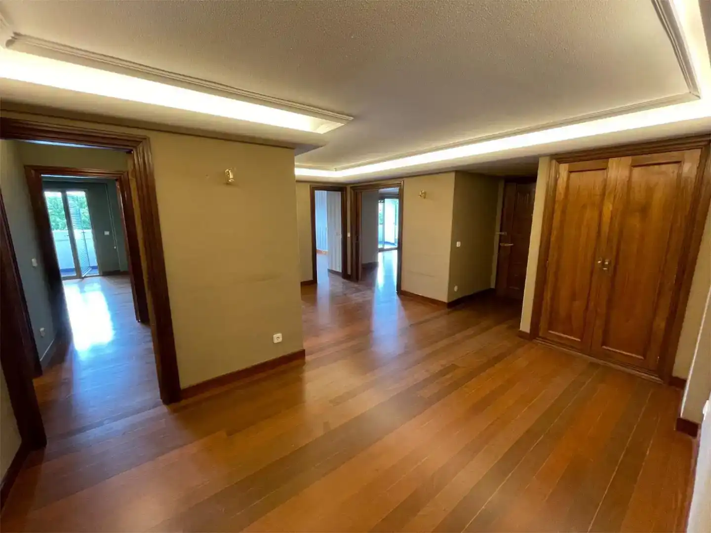 Piso en venta en León Capital  con Parquet, Trastero y Piscina