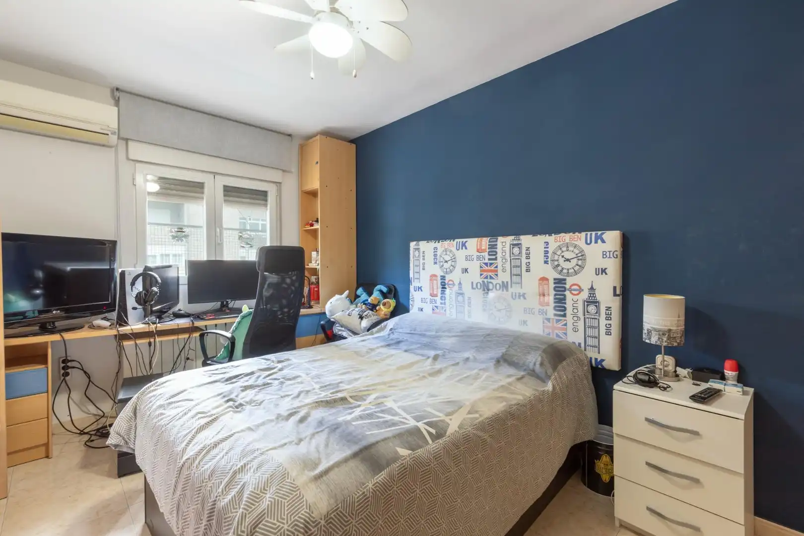 Bedroom of Flat for sale in Granada  with Parquet flooring and Storage room