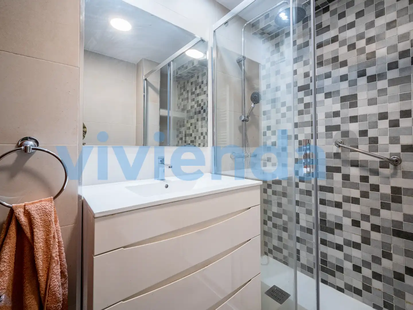 Badezimmer von Wohnung zum Verkauf in Madrid mit Klimaanlage, Heizung und Terrasse