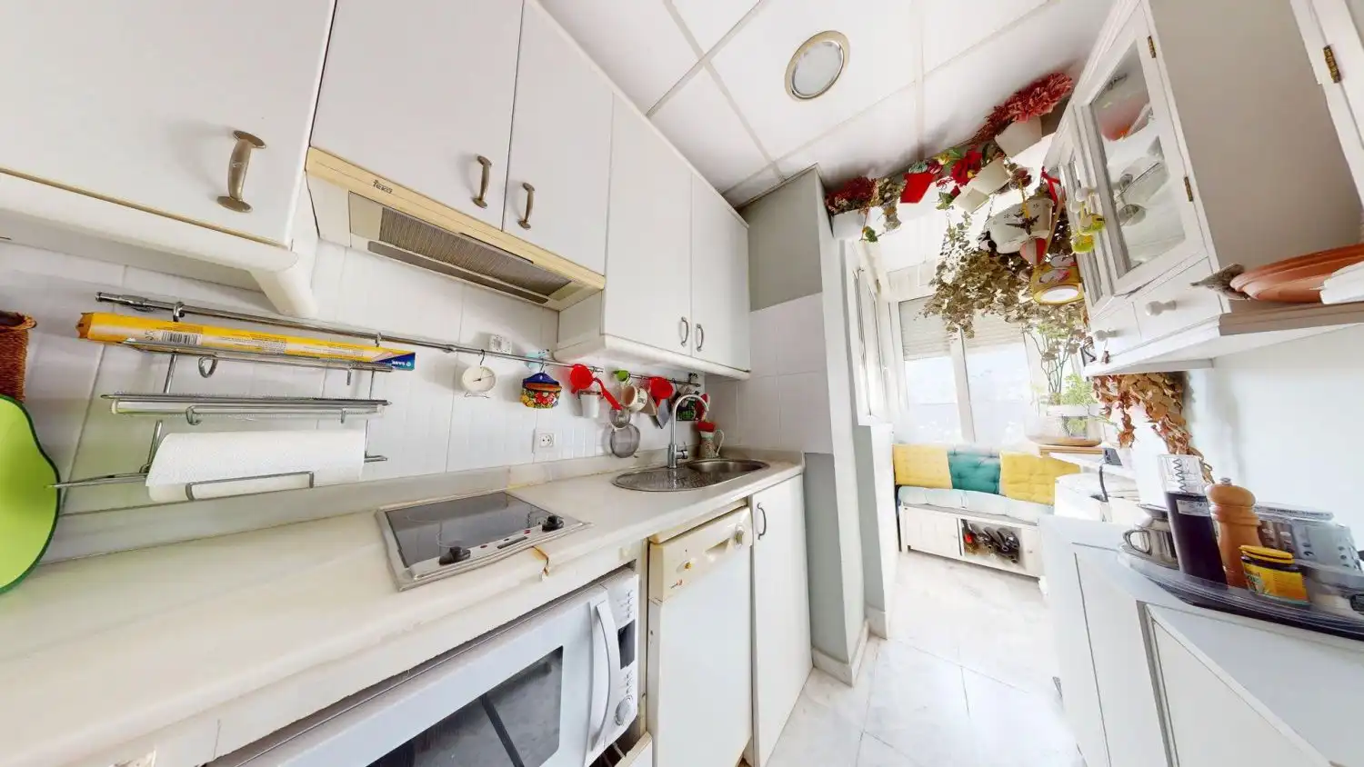 Kitchen of Flat for sale in Sevilla  with Air Conditioner and Parquet flooring
