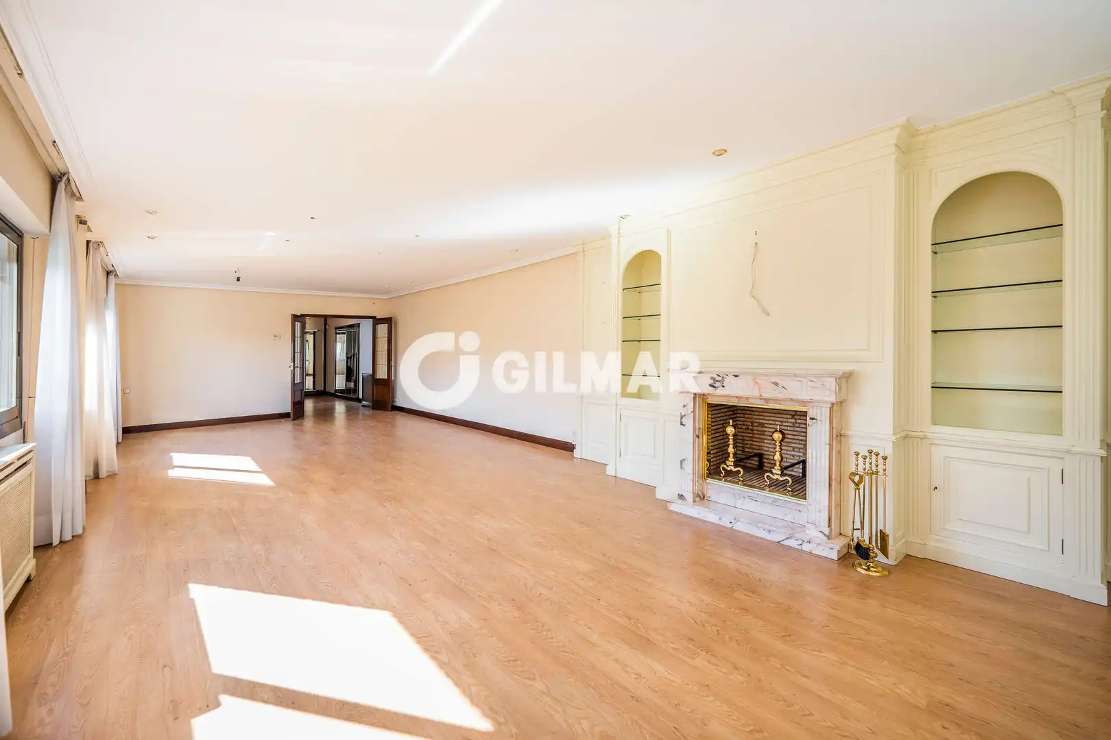 Sala d'estar de Casa adosada en venda en Madrid amb Calefacció, Jardí privat i Piscina