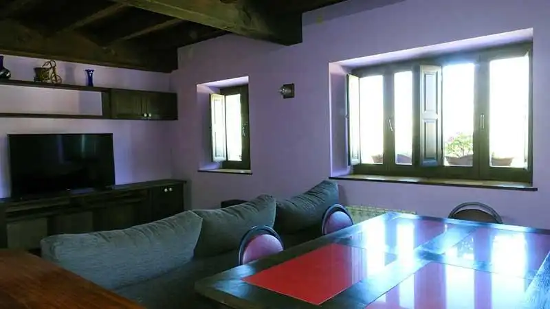 Sala d'estar de Casa adosada en venda en Onís