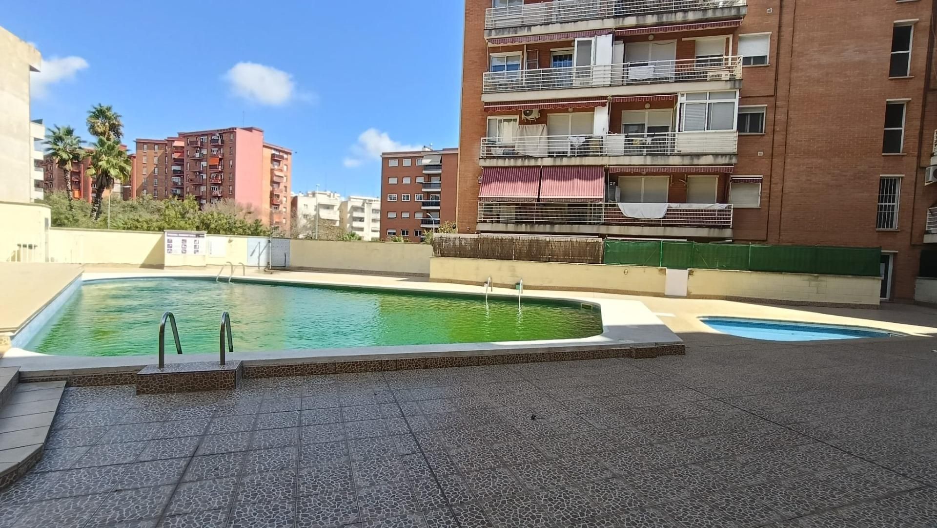 Swimming pool of Flat for sale in Reus  with Terrace, Storage room and Community pool