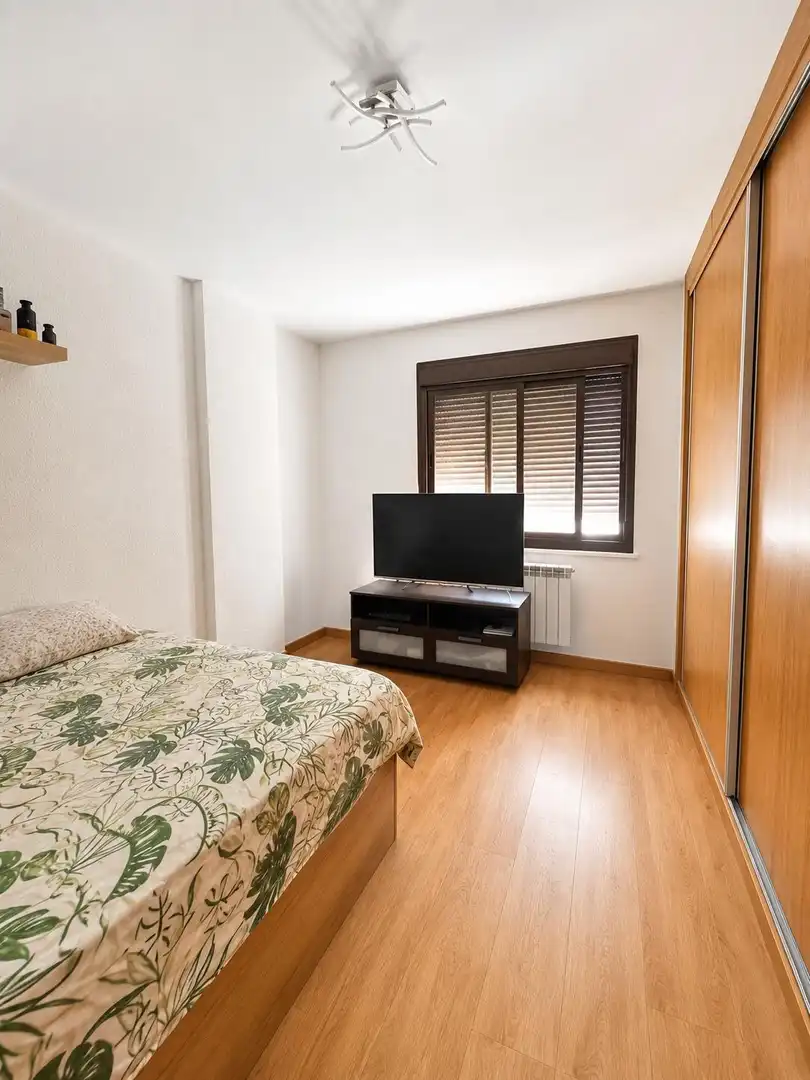 Habitación de Casa adosada en venta en Valdemoro con Calefacción, Jardín privado y Terraza