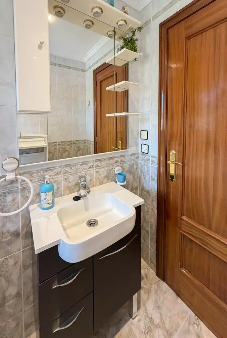 Baño de Piso en venta en Mieres (Asturias) con Calefacción, Parquet y Amueblado