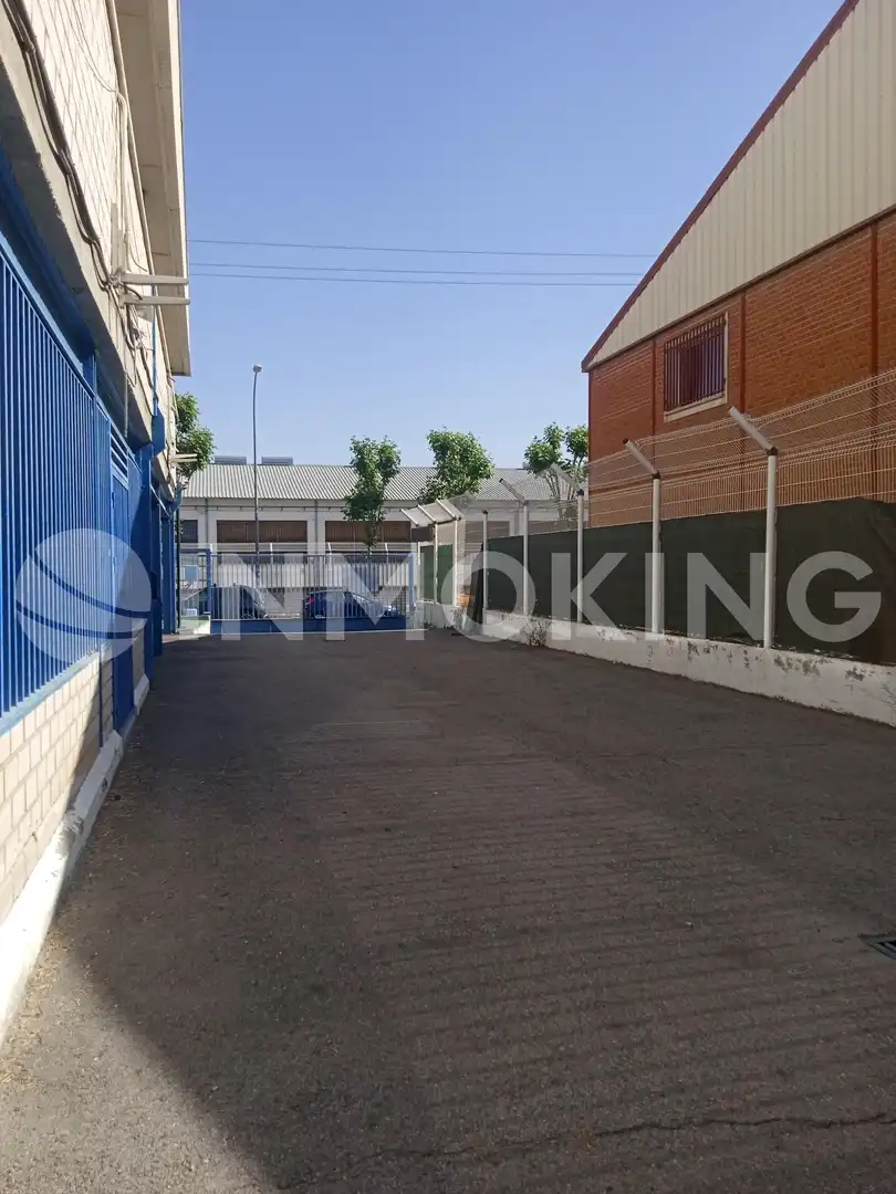 Parking of Industrial buildings for sale in Pinto