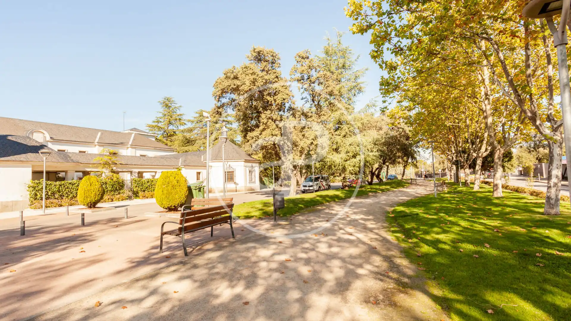 Exterior view of Single-family semi-detached for sale in La Moraleja  with Air Conditioner, Heating and Private garden