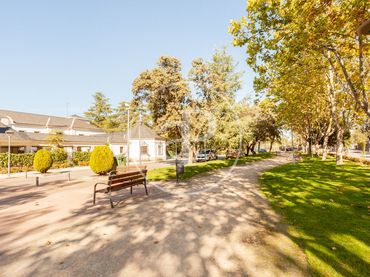 Reihenhaus mit Garten zum Verkauf in Urbanización La Moraleja