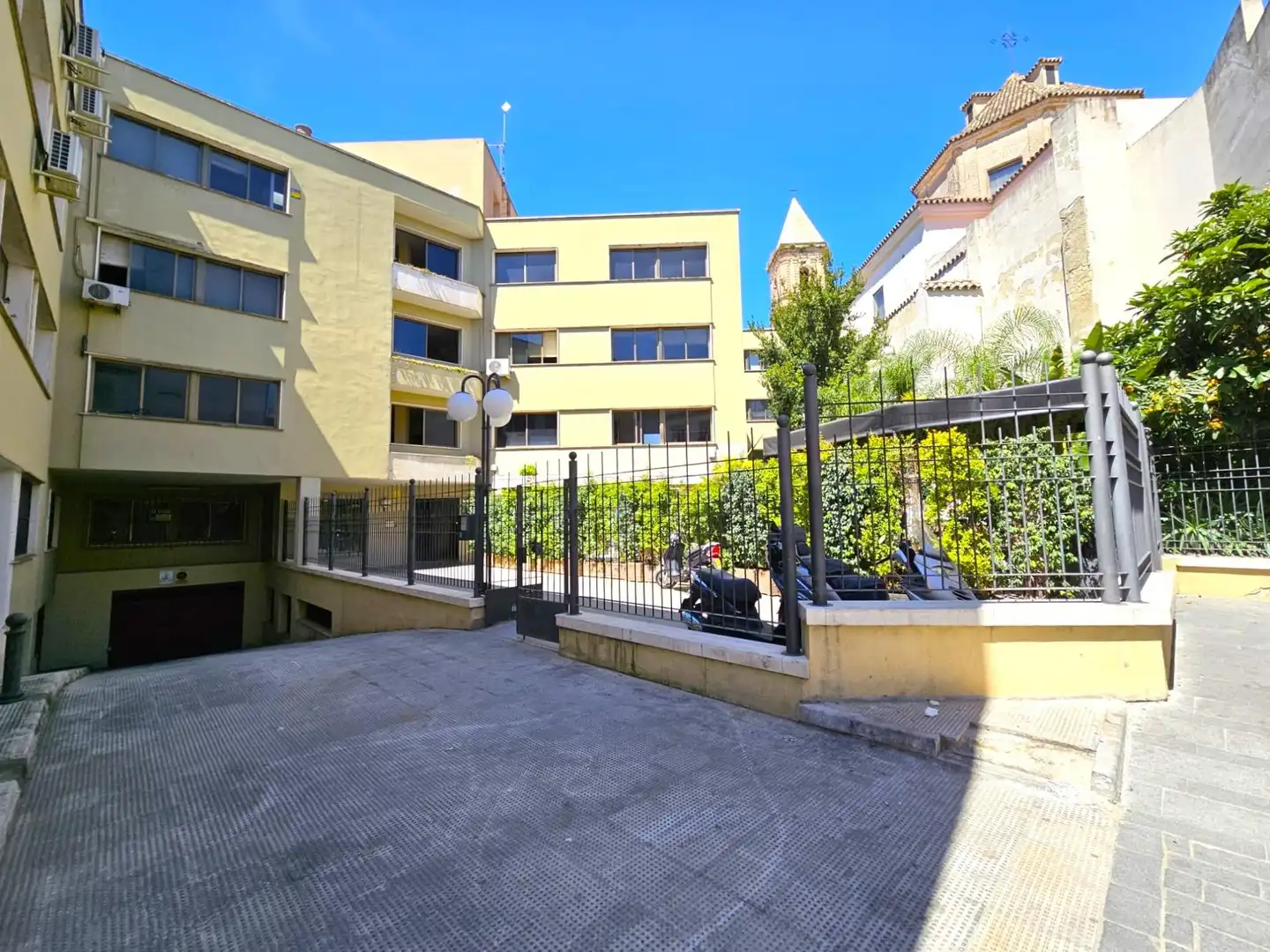 Vista exterior de Oficina en venda en Jerez de la Frontera amb Aire condicionat