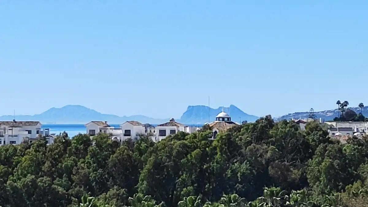 Penthouse with pool for sale in Estepona - Estepona,Centro,Avenida Juan Carlos I, imagen 4