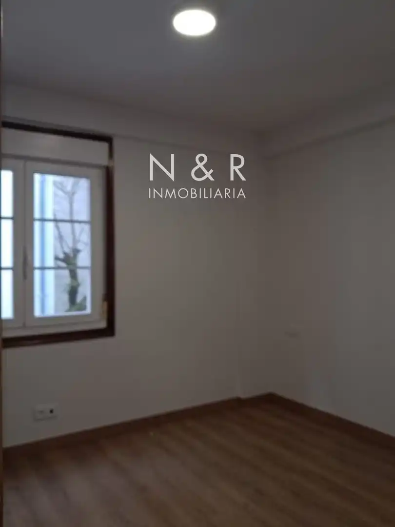 Bedroom of Flat for rent in Santiago de Compostela 