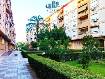 Vista exterior de Pis en venda en  Jaén Capital amb Calefacció, Parquet i Terrassa