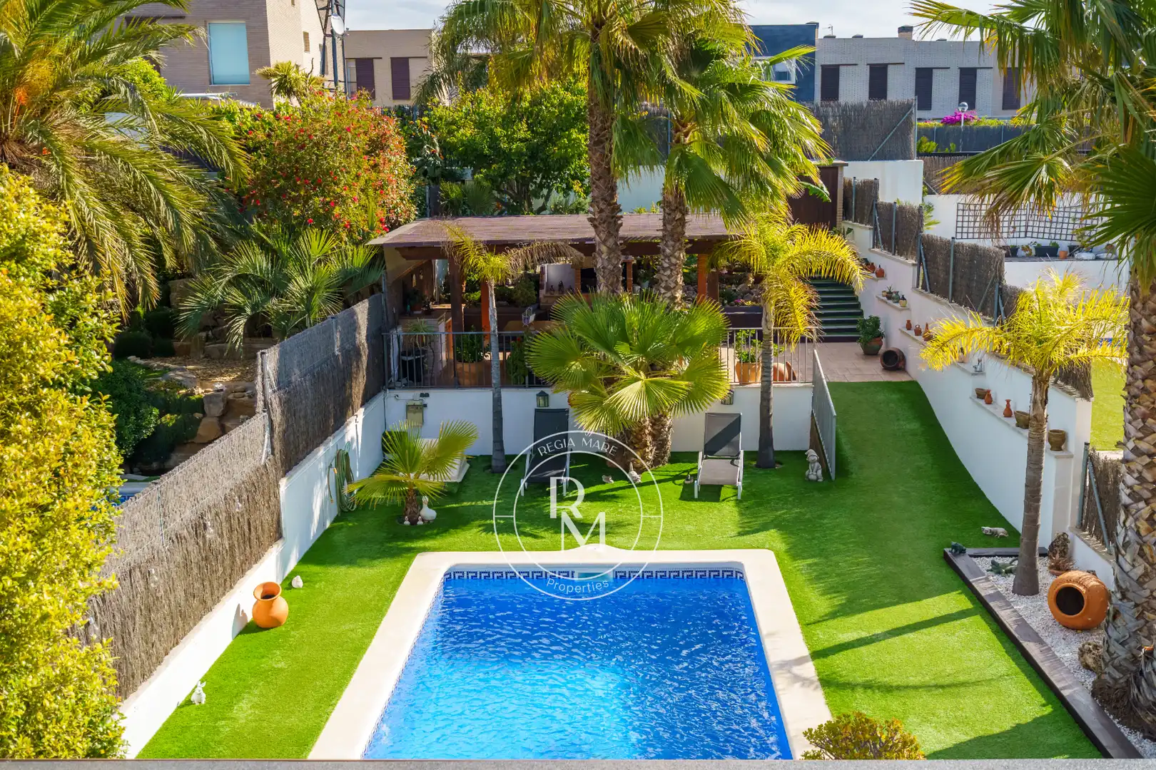 Piscina de Casa adosada en venta en Roda de Berà con Aire acondicionado, Calefacción y Jardín privado