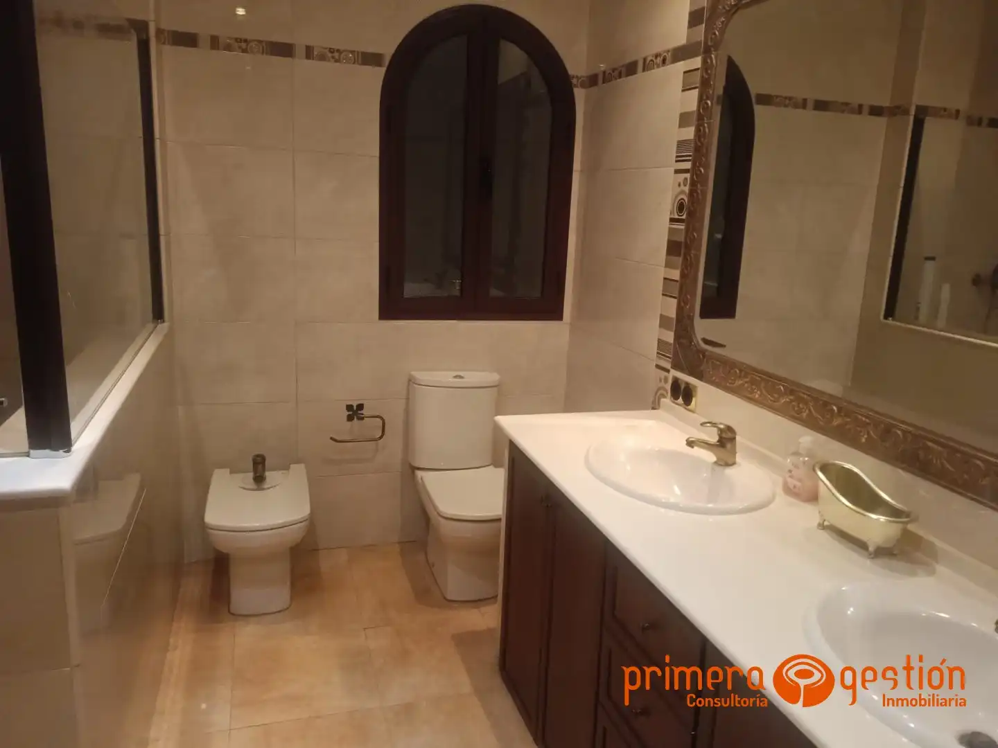Baño de Piso en venta en Carmona con Aire acondicionado