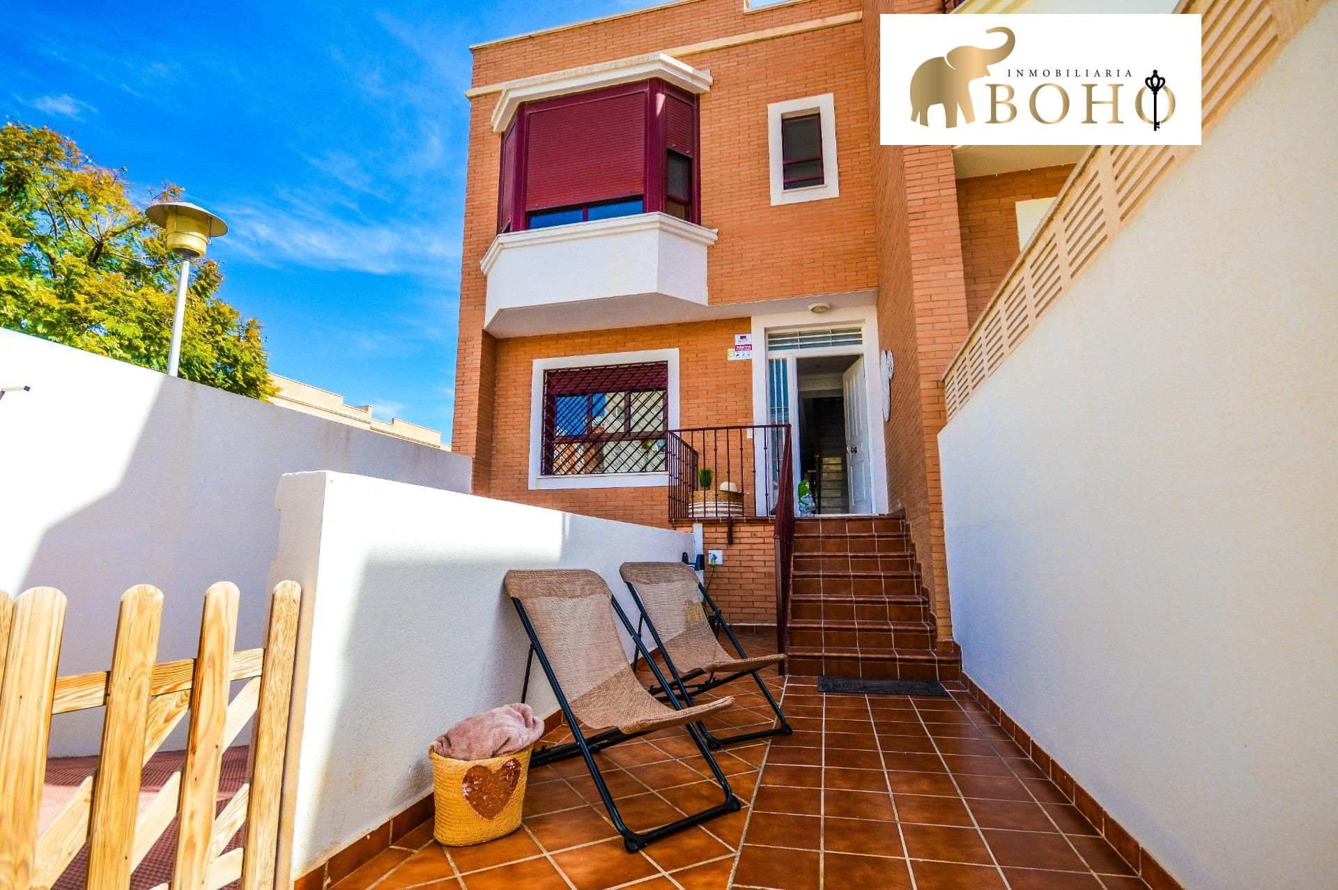 Vista exterior de Casa adosada en venda en  Almería Capital amb Aire condicionat, Calefacció i Parquet