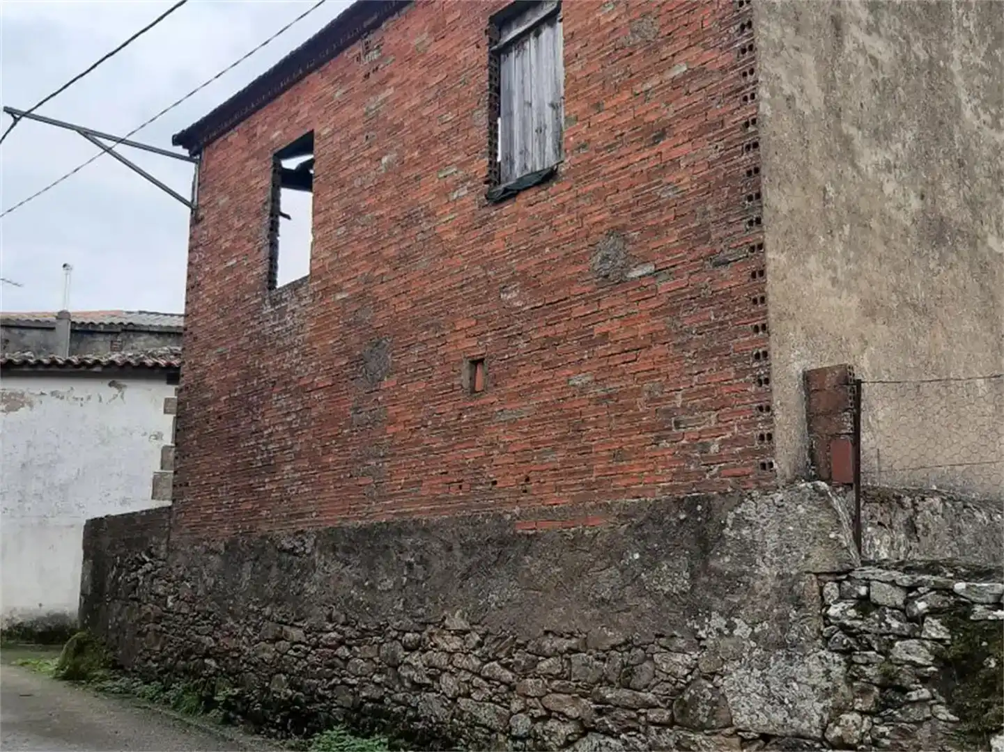 Vista exterior de Casa adosada en venda en Sober