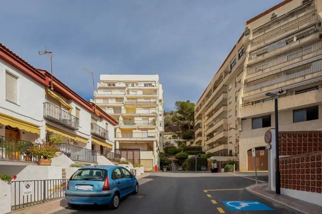 Außenansicht von Wohnungen zum Verkauf in Almuñécar mit Klimaanlage, Terrasse und Möbliert