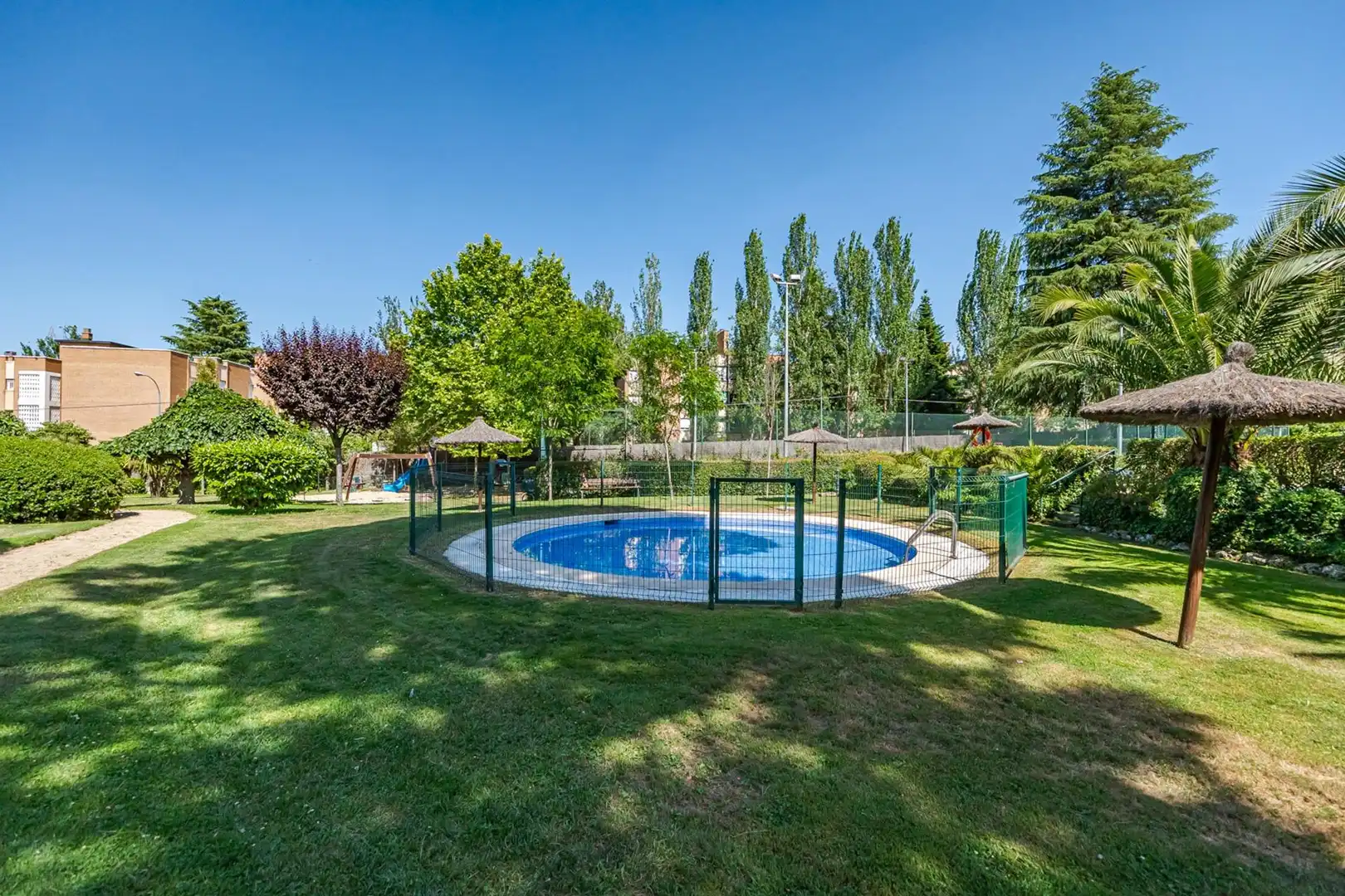 Schwimmbecken von Maisonette zum Verkauf in Majadahonda mit Heizung, Privatgarten und Terrasse