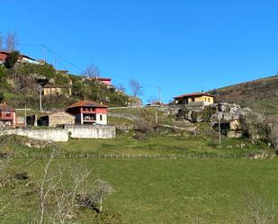 Vista exterior de Casa o xalet en venda en Onís amb Calefacció