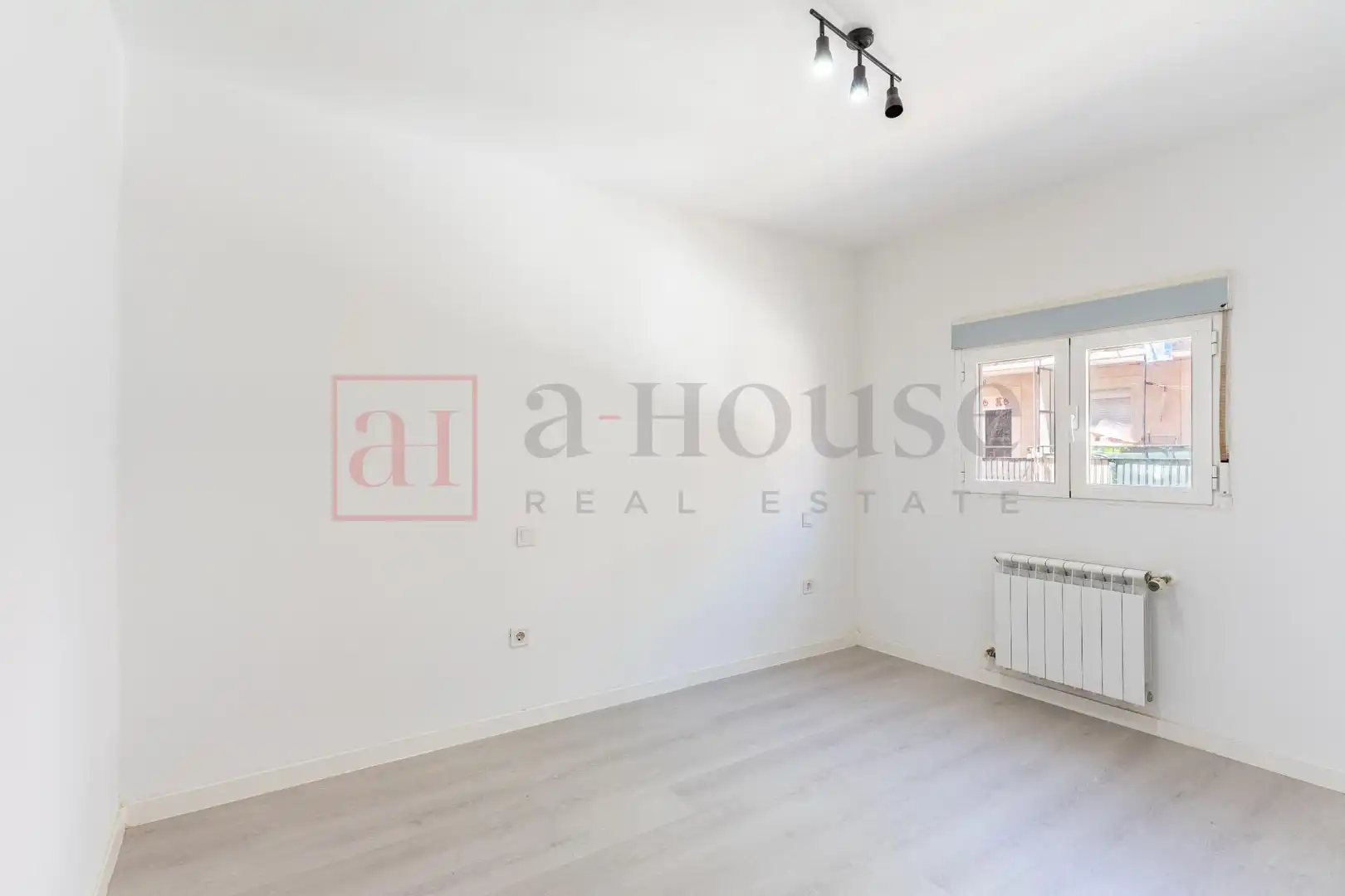 Habitación de Piso en venta en Madrid con Calefacción y Parquet