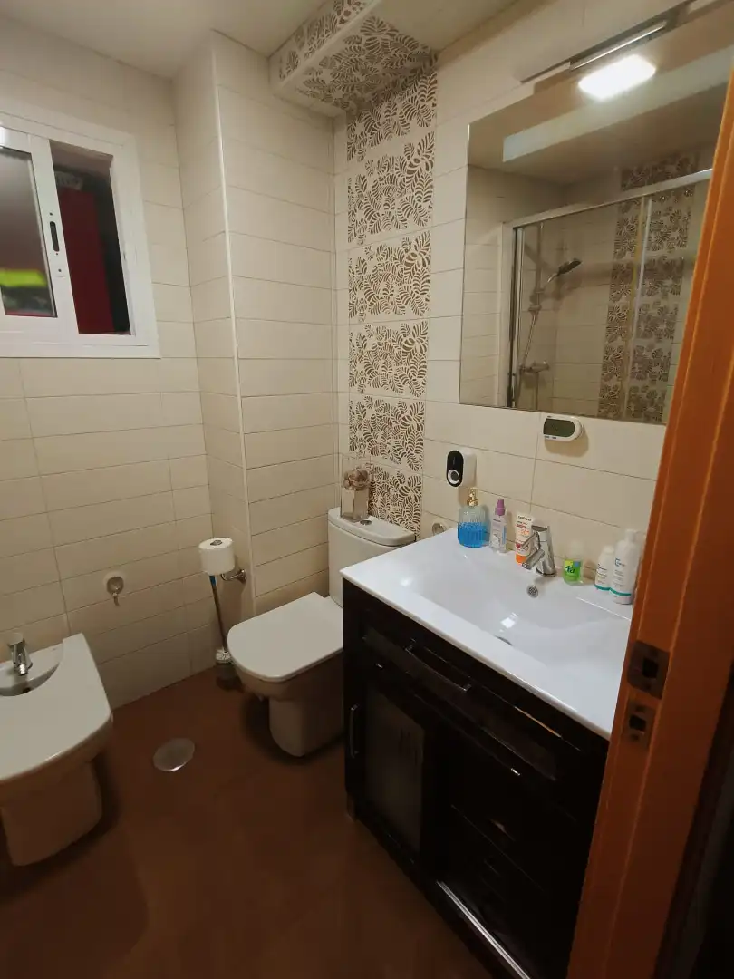 Bathroom of Flat for sale in Córdoba  with Air Conditioner and Oven