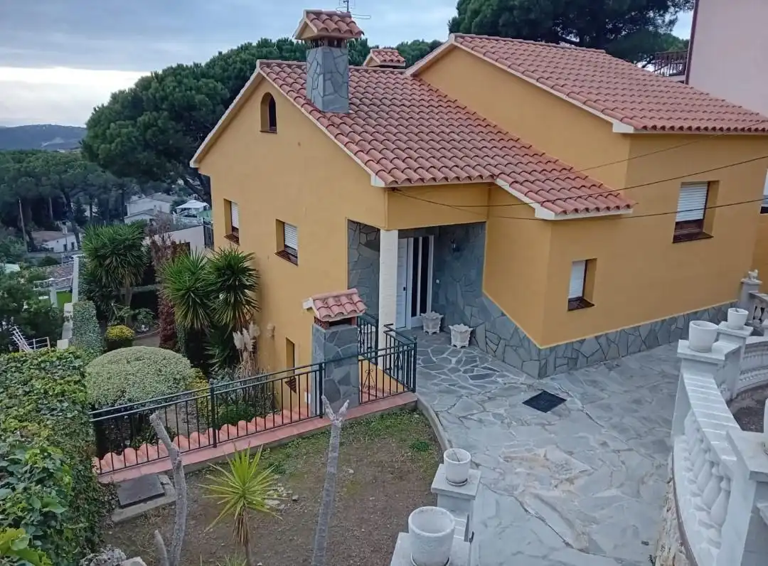 Detached house with terrace for sale in Can Massuet del Far, imagen 2