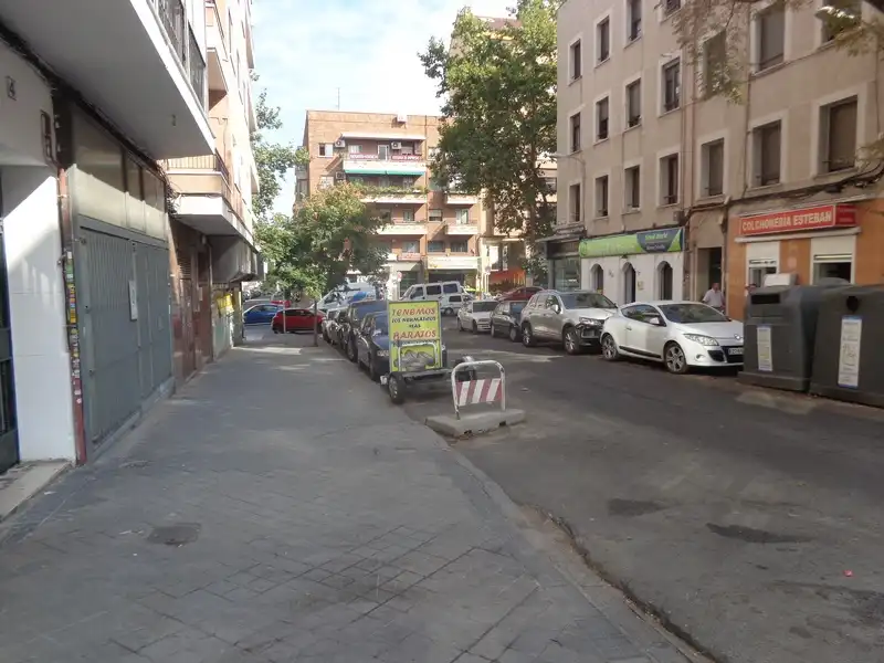 Parking of Flat for rent in Madrid  with Air Conditioner and Furnished