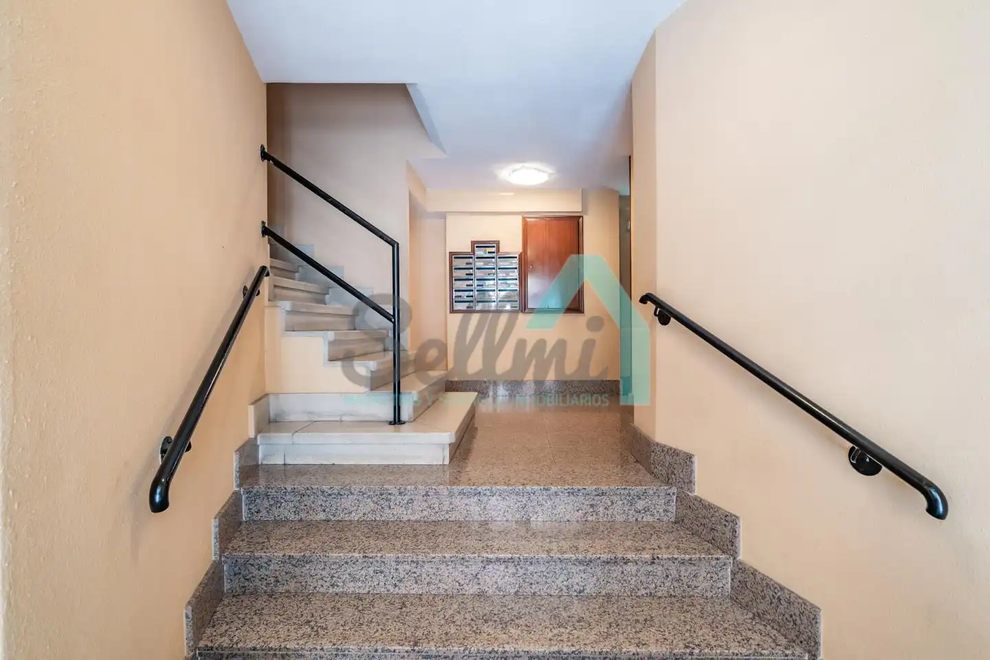 Piso de alquiler en Oviedo  con Calefacción, Parquet y Terraza