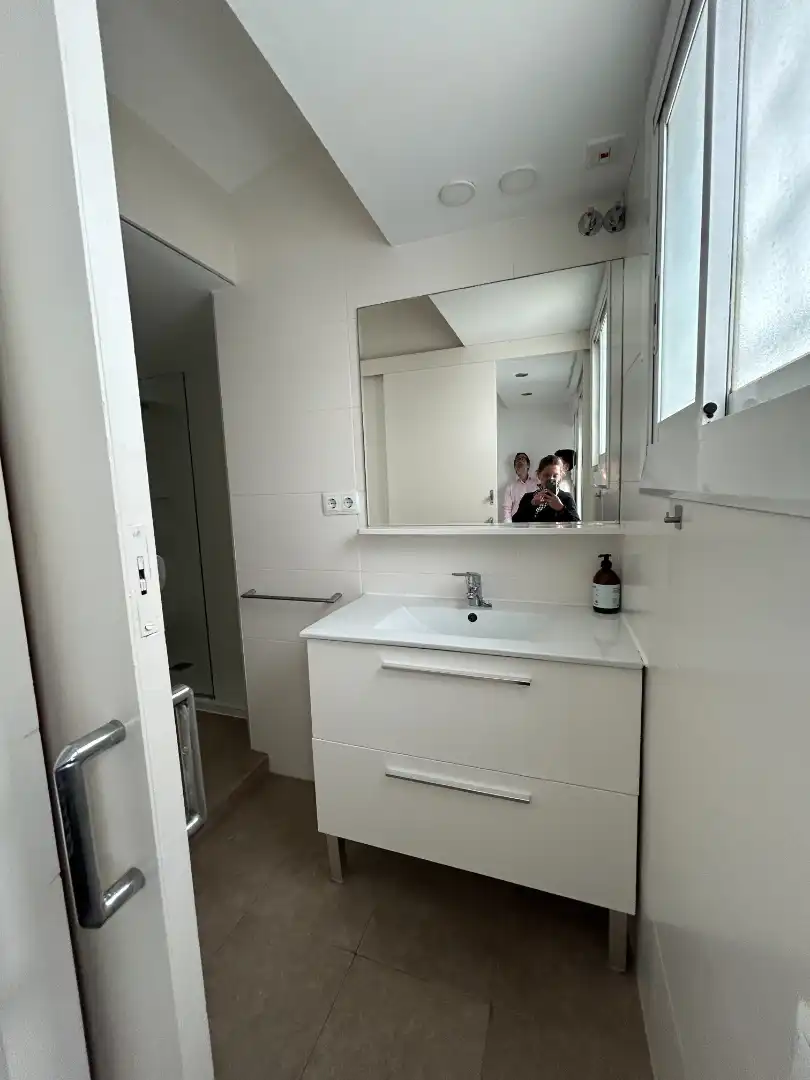 Baño de Apartamento de alquiler en Barcelona con Aire acondicionado, Calefacción y Terraza