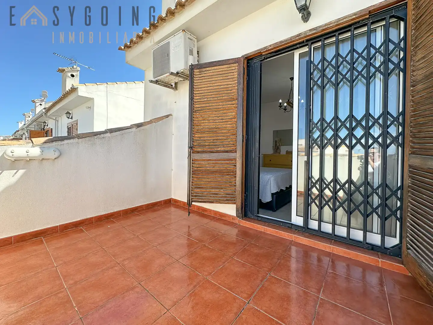 Terrasse von Einfamilien-Reihenhaus zum Verkauf in Santa Pola mit Klimaanlage, Terrasse und Gemeinschaftspool