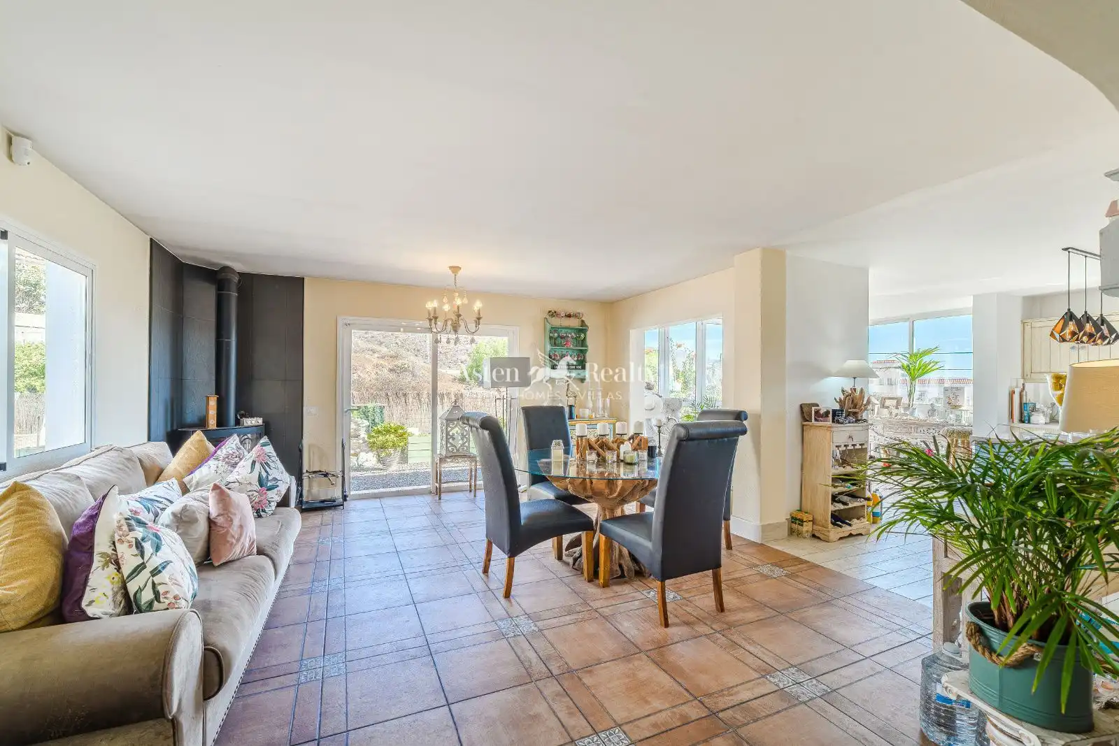 Sala d'estar de Casa o xalet en venda en San Miguel de Abona amb Calefacció, Terrassa i Traster